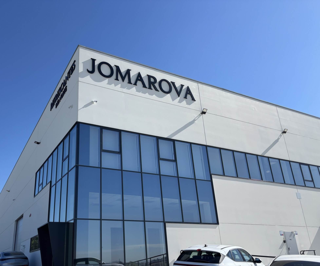JOMAROVA MURO CORTINA .